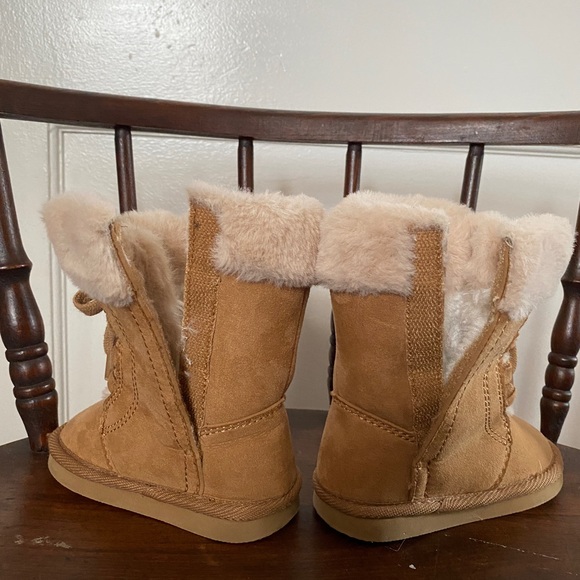 Old Navy boots and Cat & Jack zip sneakers with the (faux) FUR!! Toddler Sz5 - Picture 11 of 14